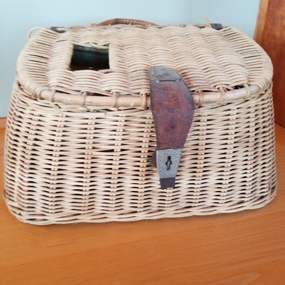 VTG Fly Fishing Creel Wicker & Leather Basket Fish Shape Buckle Cabin Decor 12x8
